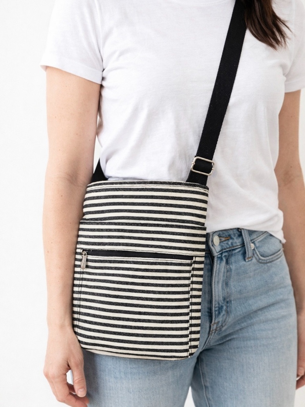 THIRTY-ONE Striped Crossbody Bag Black White Adjustable Strap EUC